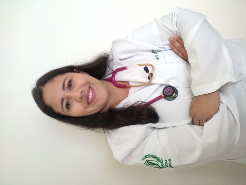Dra. Adriany Feliciano de Godoi - Médica Veterinária CRMV 54.0919